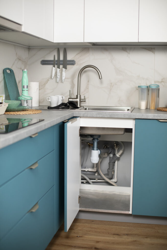 Under-sink plumbing system setup